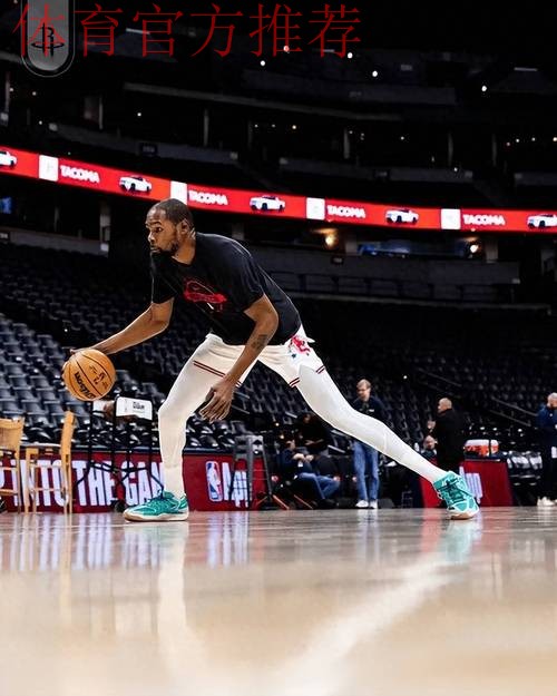 全神贯注!火箭官媒晒众球员赛前训练照:是时候动真格了 全神贯注!火箭官媒晒众球员赛前训练照:是时候动真格了